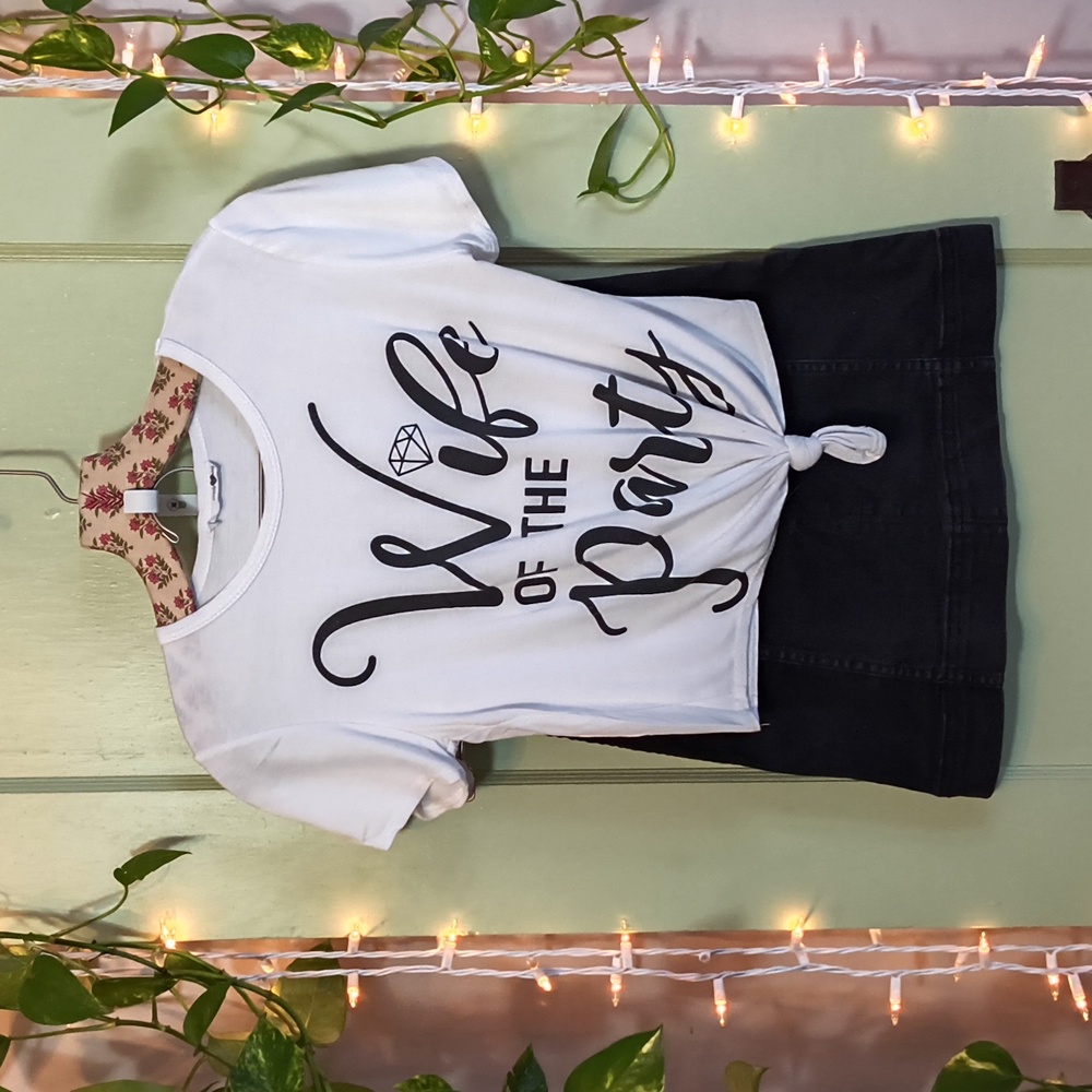 Women's Mady & Nell Wife of the Party Cropped White T-Shirt S